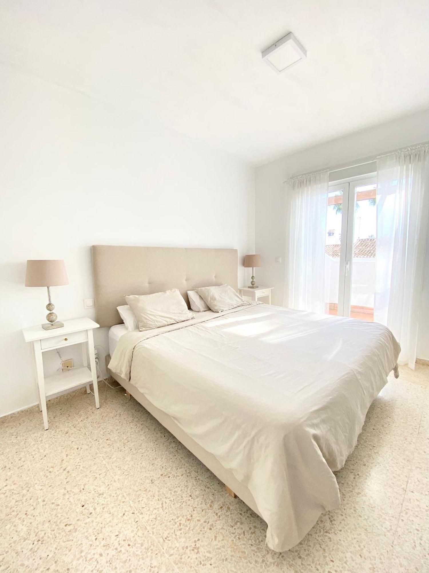 הוילה אסטפונה Townhouse W/Sea View & Garden מראה חיצוני תמונה