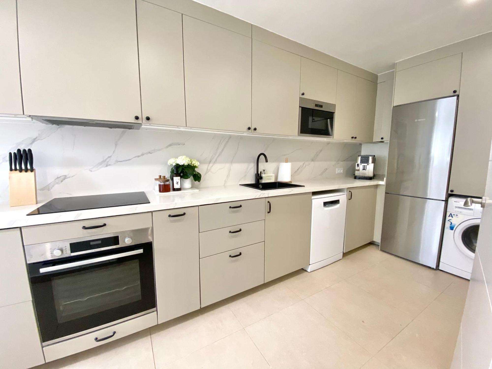 הוילה אסטפונה Townhouse W/Sea View & Garden מראה חיצוני תמונה